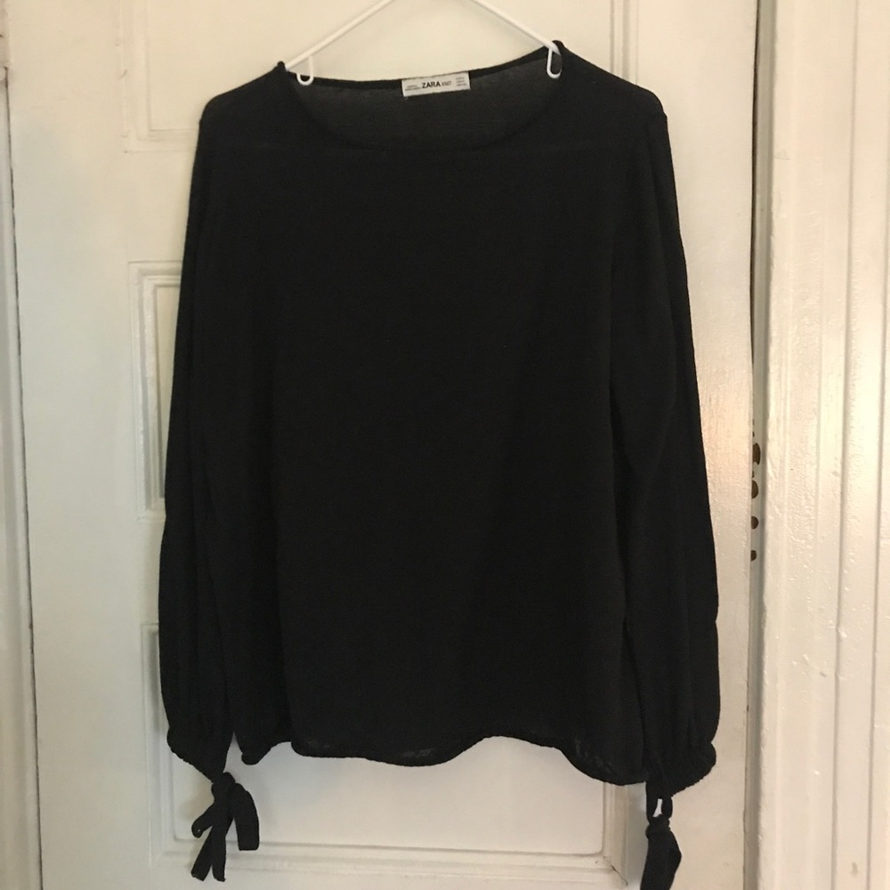Black light sweater with a knot sleeves